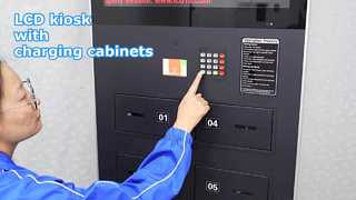 A sinalização inteligente de 43 polegadas carrega telefones