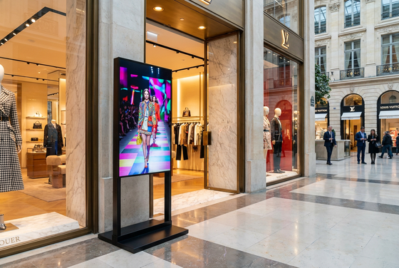43 polegadas Super fina 700 Nits Brilho Wifi Digital Signage Kiosk Display